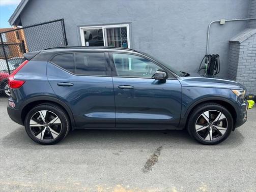 2022 Volvo XC40 Recharge Pure Electric P8 Twin Plus