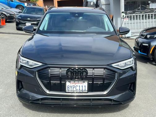 2022 Audi e-tron Premium Plus