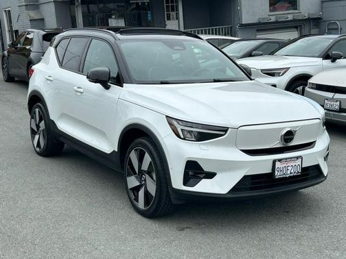 Crystal White Metallic 2023 Volvo XC40 Recharge Pure Electric Twin Plus