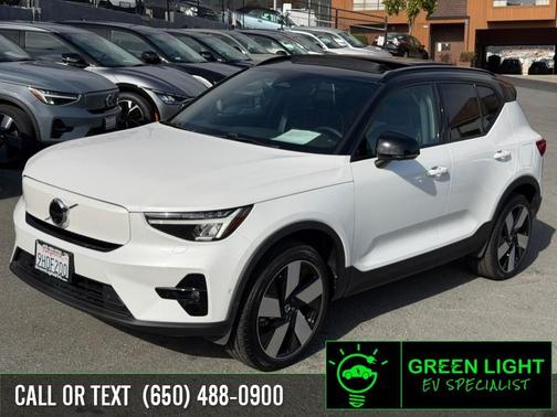 Crystal White Metallic 2023 Volvo XC40 Recharge Pure Electric Twin Plus