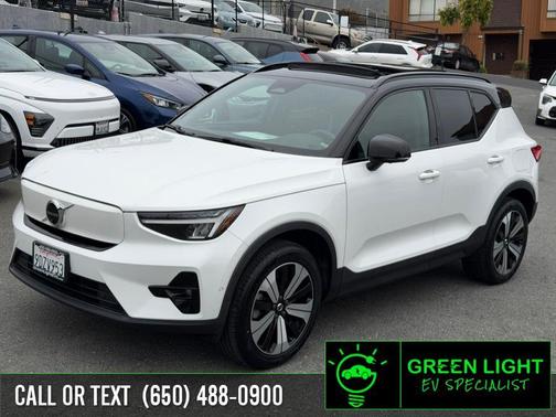 Crystal White Metallic 2023 Volvo XC40 Recharge Pure Electric Twin Plus