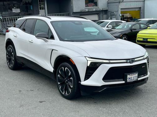 Iridescent Pearl Tricoat 2024 Chevrolet Blazer EV eAWD RS