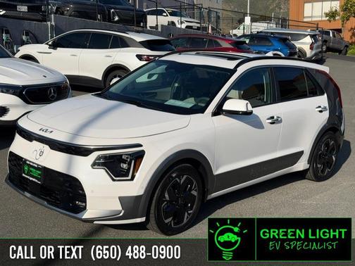 Snow White Pearl 2023 Kia Niro EV Wave