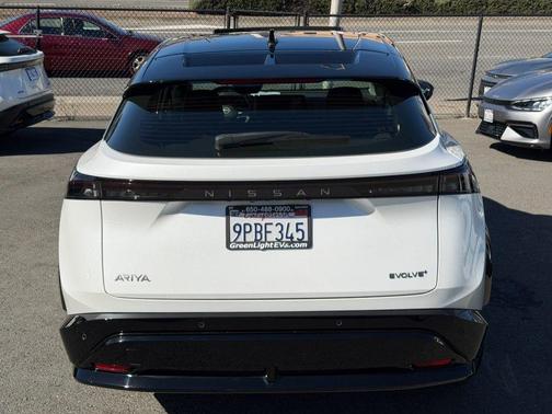 Everest White Pearl Tricoat 2024 Nissan ARIYA EVOLVE+