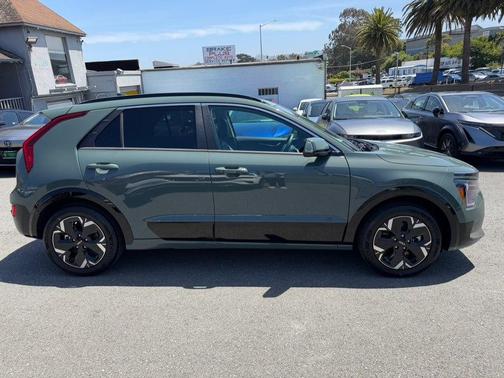 Cityscape Green 2024 Kia Niro EV Wind