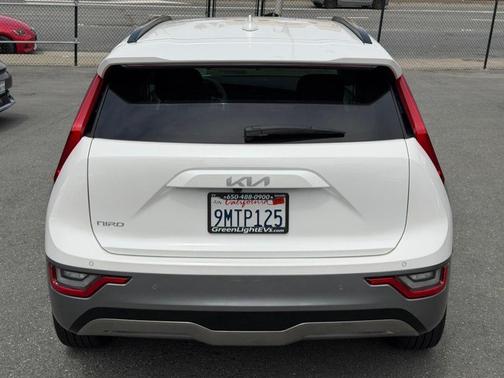 Snow White Pearl 2024 Kia Niro EV Wave