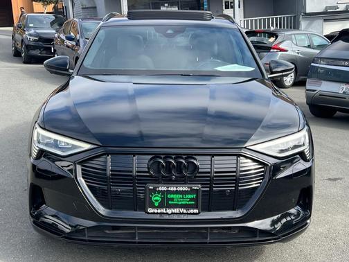 2022 Audi e-tron Premium Plus