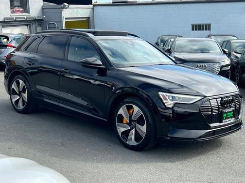 2022 Audi e-tron Premium Plus