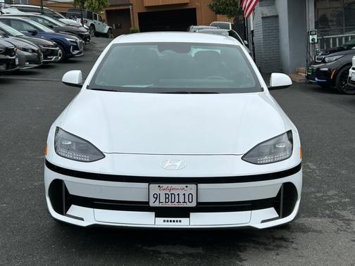 2024 Hyundai IONIQ 6 SE