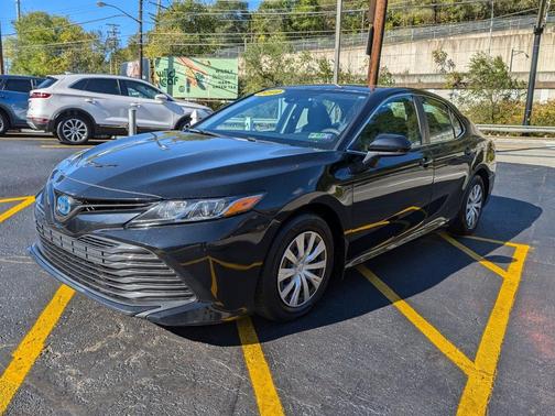 2019 Toyota Camry Hybrid LE
