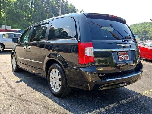 2016 Chrysler Town & Country Touring