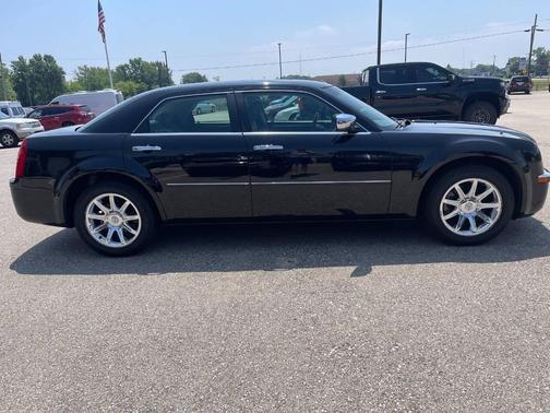 2005 Chrysler 300C Base
