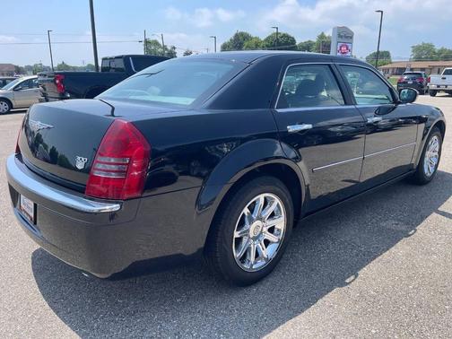 2005 Chrysler 300C Base