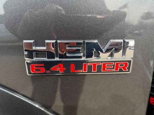 2018 RAM 2500 Laramie Crew Cab 4x4 6'4' Box