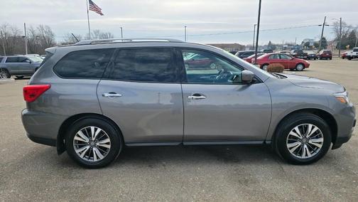 2017 Nissan Pathfinder SL