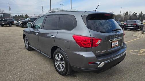 2017 Nissan Pathfinder SL