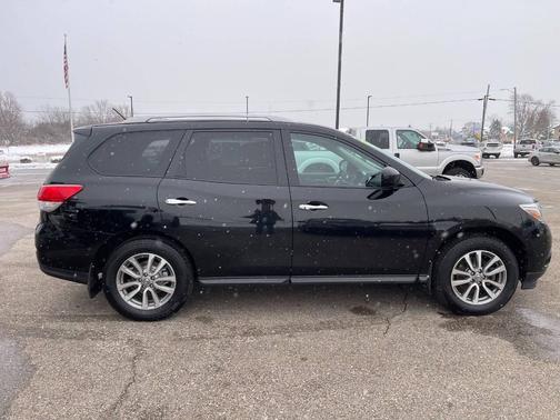 2016 Nissan Pathfinder S