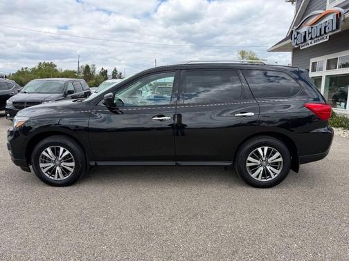 Black 2019 Nissan Pathfinder SV 4x4 4dr SUV