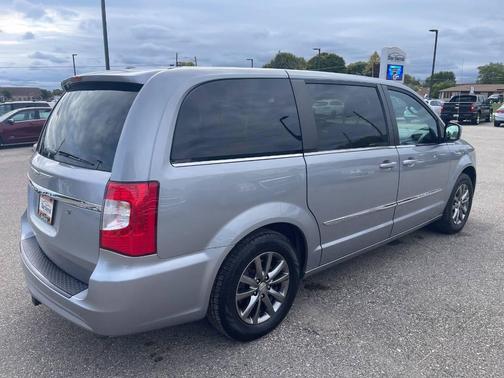 2015 Chrysler Town & Country S