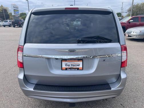 2015 Chrysler Town & Country S
