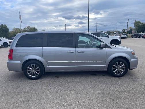 2015 Chrysler Town & Country S