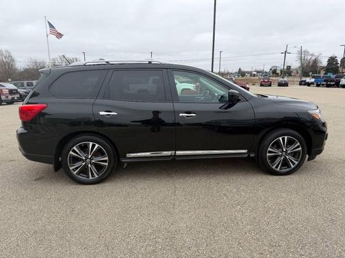 2017 Nissan Pathfinder Platinum