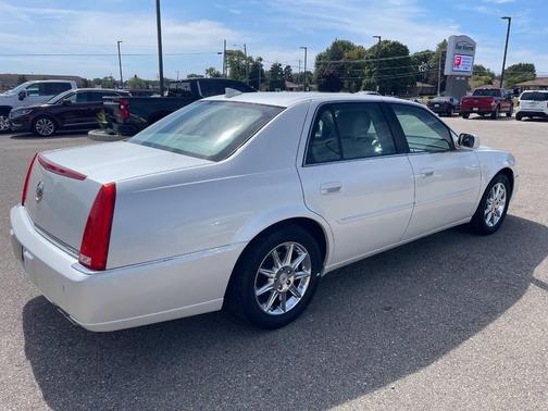 2011 Cadillac DTS Luxury Collection