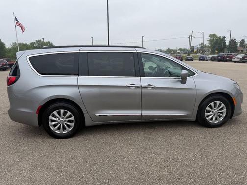 Silver 2017 Chrysler Pacifica Touring-L