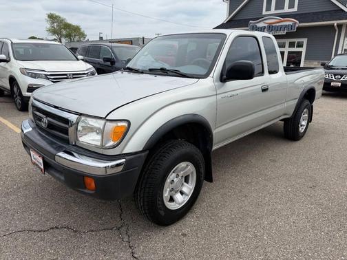 Silver 2000 Toyota Tacoma Xtracab