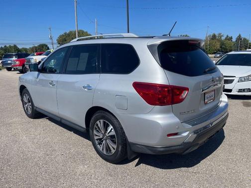 2017 Nissan Pathfinder SL