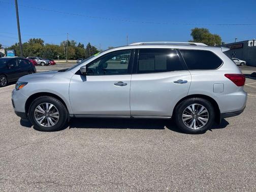 2017 Nissan Pathfinder SL