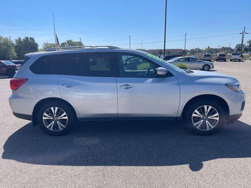 2017 Nissan Pathfinder SL