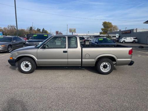 2003 Chevrolet S-10 Base