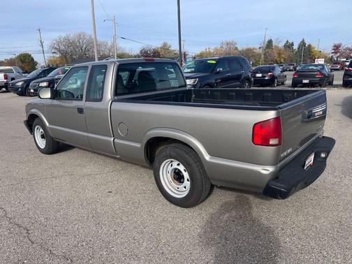 2003 Chevrolet S-10 Base