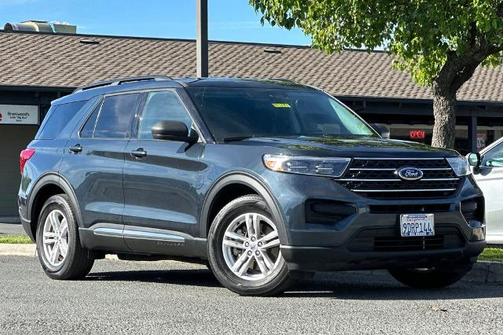 STONE BLUE METALLIC 2022 Ford Explorer XLT