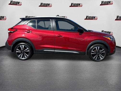 2020 Nissan Kicks SR