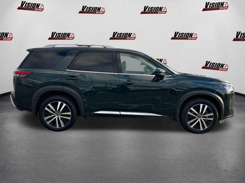 2025 Nissan Pathfinder Platinum 4WD