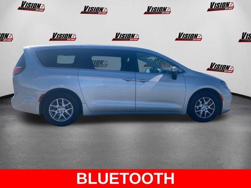 Silver Mist Clearcoat 2023 Chrysler Pacifica Touring L