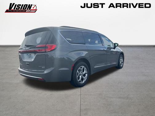 Ceramic Gray Clearcoat 2023 Chrysler Pacifica Limited