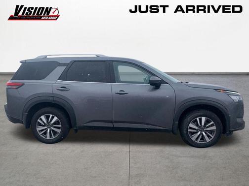 2023 Nissan Pathfinder SL 4WD