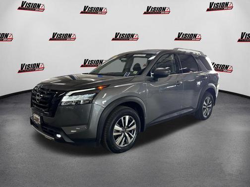 Gun Metallic 2023 Nissan Pathfinder SL 4WD