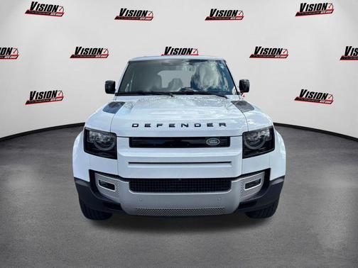 2025 Land Rover Defender 110 P300