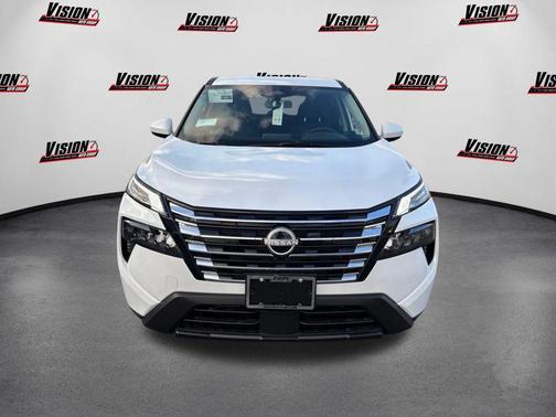 Everest White Pearl Tricoat 2026 Nissan Rogue SV