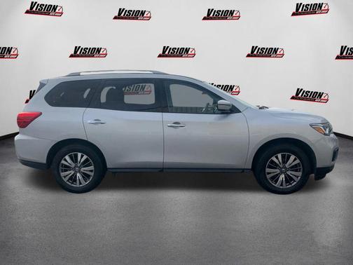 2018 Nissan Pathfinder SV