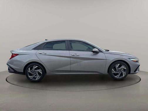 Fluid Metal 2024 Hyundai ELANTRA SEL