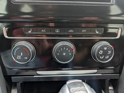 2015 Volkswagen Golf GTI 2.0T S 4-Door