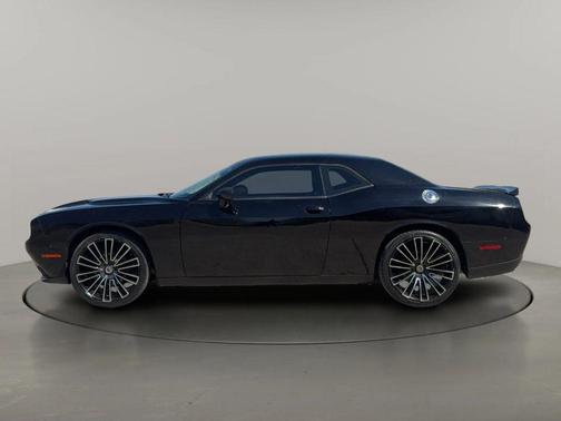 Pitch Black Clearcoat 2019 Dodge Challenger SXT