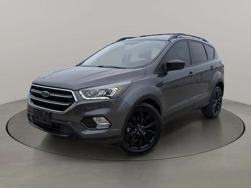 Magnetic Metallic 2017 Ford Escape SE