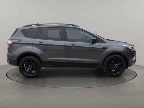 Magnetic Metallic 2017 Ford Escape SE