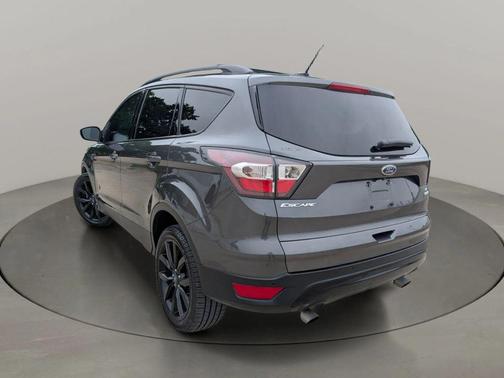 Magnetic Metallic 2017 Ford Escape SE